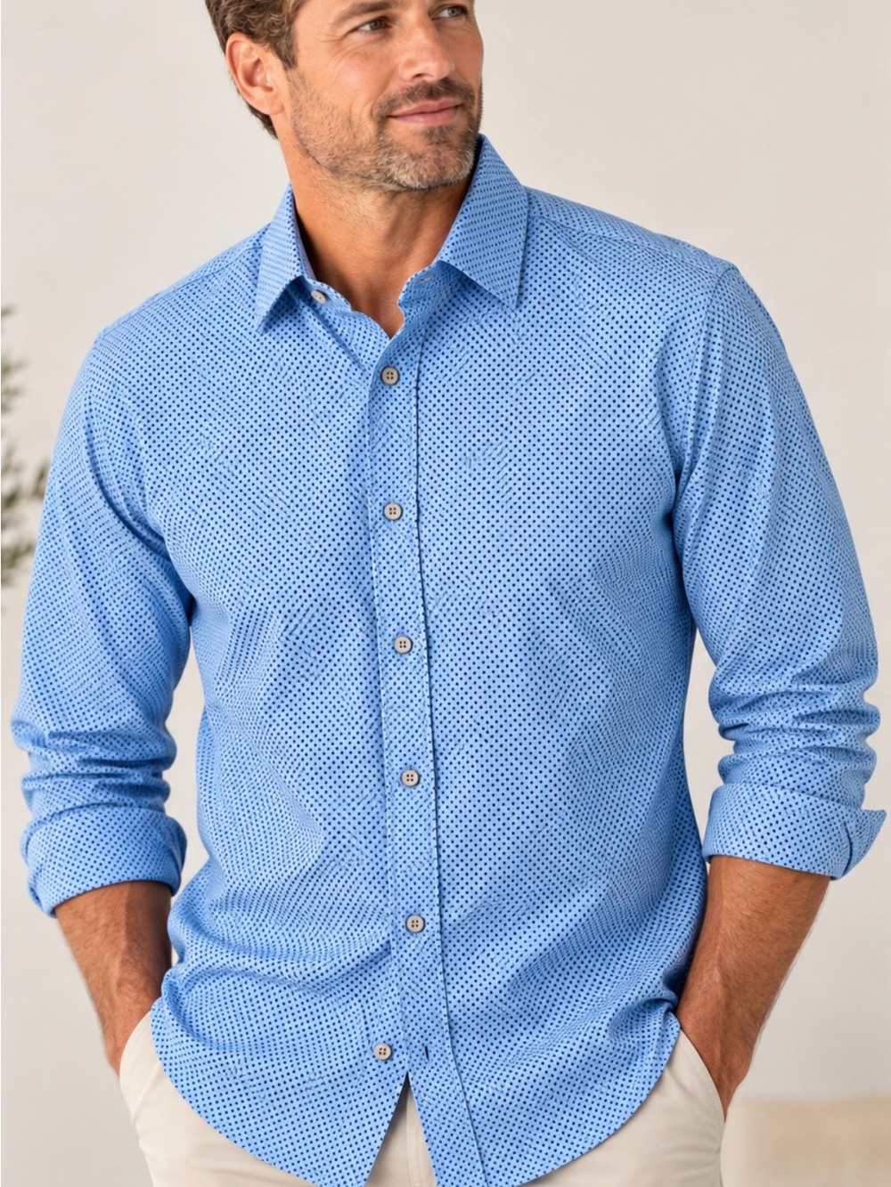 Banana Republic Light Blue Micro Dot Button-Down Shirt. (0028)